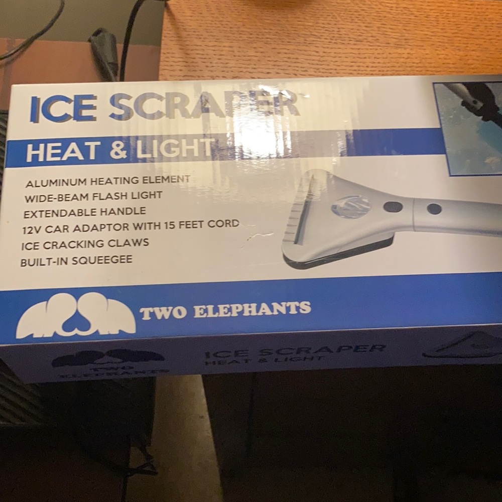Ice scraper heat & light